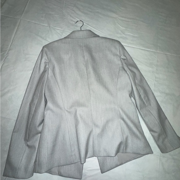 Professional woman grey blazer - Picture 3 of 3